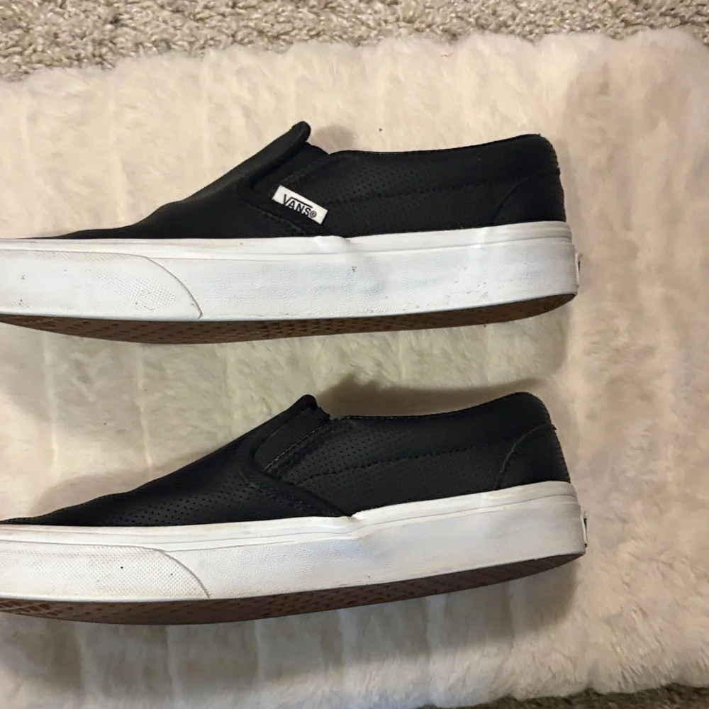 Vans perf leather Women’s Classic Slip-On in Black/White - Picture 3 of 6
